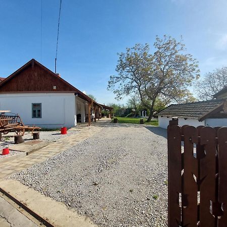Villa Trinity Vendeghaz Abádszalók Exterior foto